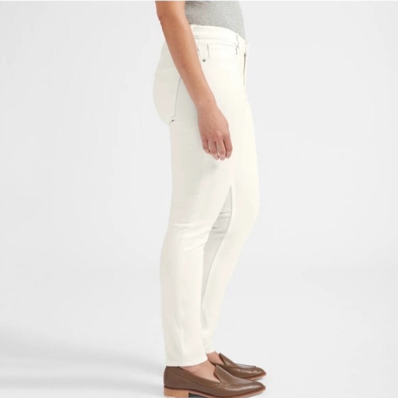 Everlane White Mid Rise Skinny Jeans - Picture 2 of 7